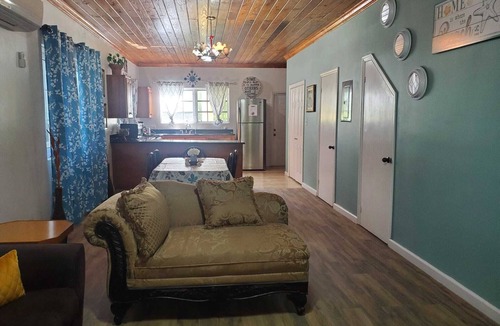 Nassau House | Newly Renovated. Less than 5 minutes walk to the Beach! Free Hi Speed WiFi!