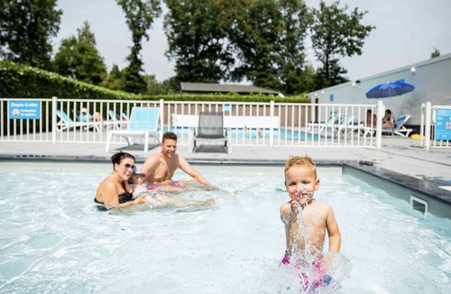 Cromvoirt Ski Chalet | Nice chalet on a holiday park near Cromvoirt