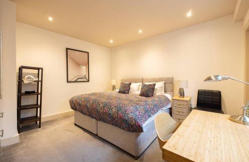 Redcliffe Apartment | Niru Experience Serene Garden Haven Duplex
