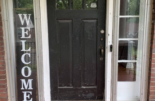 South Nashville House | No Cleaning Fee & Breakfast Included! 1/4 Mile to Geodis. 1 exit to Downtown!