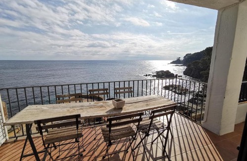 Calella de Palafrugell Apartment | Oceanfront apartment 30 steps from the beach