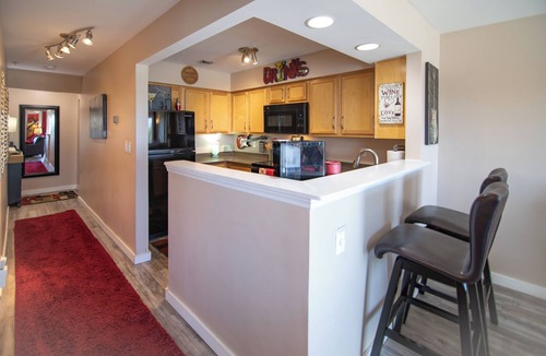 North Capitol Condo | ❤️of DWTN on the RIVER♥️Walk 2 BROADWAY & ALL/🎶🎸/2KING BDS/2BA/Free PRKG/POOL