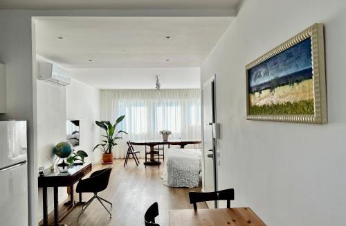 Sarmeola Apartment | Padova - 35 min Venezia - Suite Picasso Deluxe - Free Garage Parking