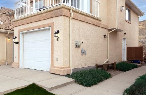 Lethbridge Apartment | Paradise Canyon Golf Resort - Luxury Condo M401