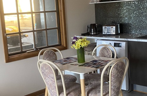 Dodges Ferry Apartment | Peaceful beach retreat, close to cafe, bakery, bistro, shop & only 30 min Hobart