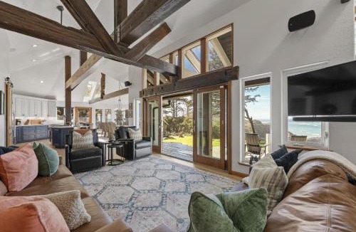 Gold Beach House | Pirate Cove Retreat (Main Home & Cottage)