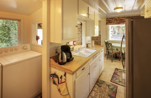 Salinas Cottage | Quaint Country Cottage