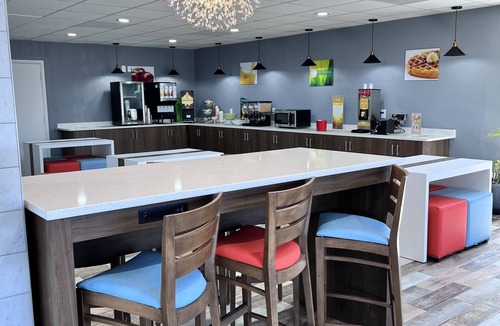 Clarksville Hotel | Quality Inn - On The Lake Clarksville-Boydton