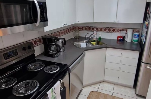 Coal Harbour Apartment | Quiet modern condo in Coal Harbour