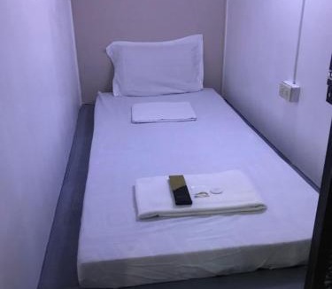 Highway Hills Hotel | RDC - Mariveles Transient Capsule