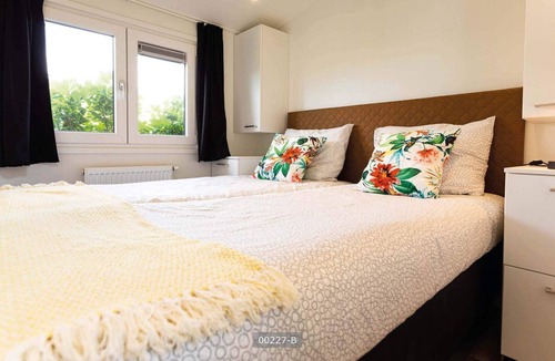 Cromvoirt Ski Chalet | ✓ Rialto MAX at Résidence de Leuvert ✓ Holiday home for 6 persons ✓ Located near Den Bosch (Noord-Brabant) ✓ Near De IJzeren Man ✓ Book directly through the park