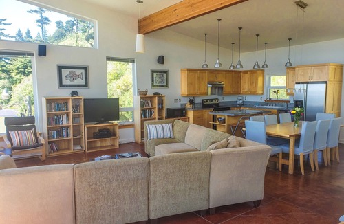 Happy Camp Hideaway House | Right across from the beach!