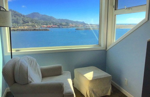 Gold Beach House | River’s End-Best Pacific Ocean and Rogue River Views on 2+Acres with a Hot Tub!