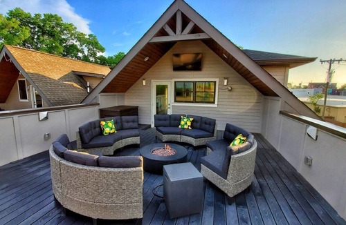 Hope Gardens House | ROOFTOP PARADISE★1 MILE to Broadway★Sleeps 12★Brand New House and Furnishings