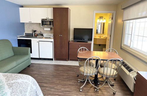 Eastward Look Hotel | Scarborough Beach Motel