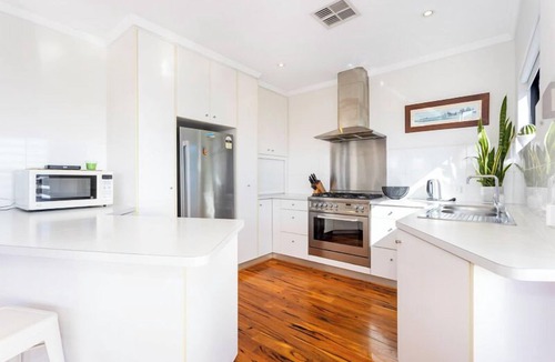 Scarborough Apartment | Scarborough Hilltop Apartment - Executive Escapes