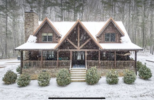 Pipestem Cabin | Simply Southern Cabin Vacation Fun!