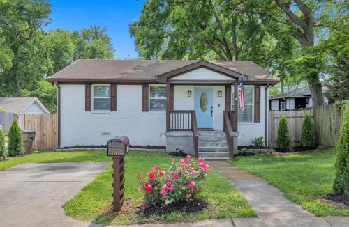 Hope Gardens House | Single Story Pet Friendly Home, with Fenced Yard, Fire Pit, 5min to Downtown!