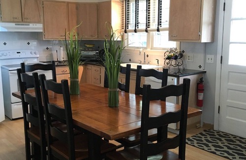 Narragansett House | Spacious 5 BR Home With Central Air And 2 Living Rooms On A Quiet Cul-de-sac