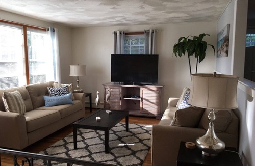 Narragansett House | Spacious 5 BR Home With Central Air And 2 Living Rooms On A Quiet Cul-de-sac