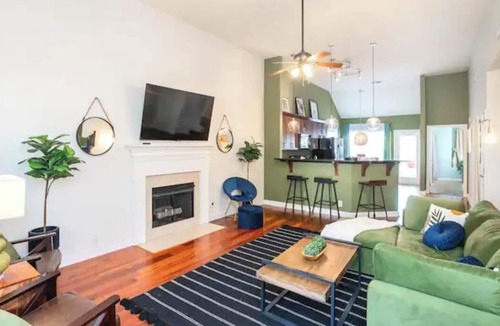 South Nashville House | Spacious One-Story Near Downtown! Walk to Coffee! Firepit, Shuffleboard, Fence