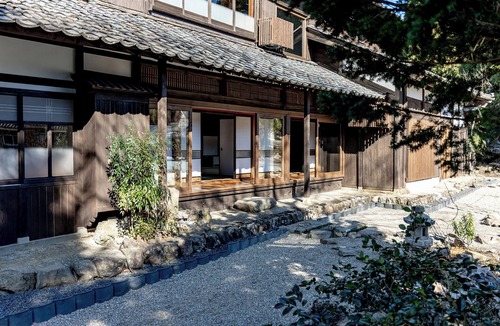 Ikeda House | Spend a relaxing time with your loved one in a 120-year-old farmhouse. Enjoy the lovely satoyama time watching the ears of rice swaying in the wind, listening to birds singing, and looking up at the starry sky!