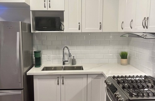 Saint Jacobs Apartment | St. Jacobs Oasis Retreat w Outdoor Sauna & Hot tub! Perfect Couples Getaway!