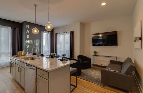 Inglewood House | Stage-Side Stay Near Opry Rooftop 8 Guests!
