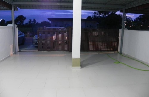 Taman Gadong Perdana House | Stay99 - For 12 pax with Wifi & Heater