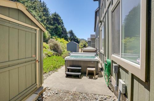 Gold Beach House | Steps to Shore Home with Hot Tub in Gold Beach