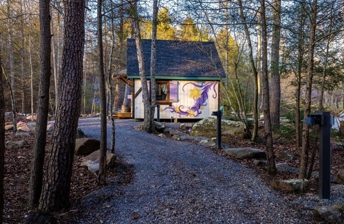 Goldbond Cottage | Storybook Cottage @ Four Fillies Lodge-Glamping