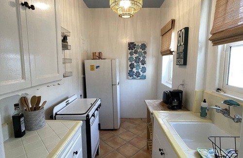 El Porto Apartment | Studio 2 blocks to Beach w/Parking - Close to LAX