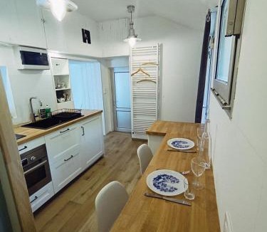Brioude Apartment | Studio 2 personnes rez-de-chaussée avec patio