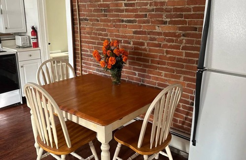 Peterborough Apartment | Studio Apt with Full Kitchen. 1 minute stroll over picturesque bridge into town.