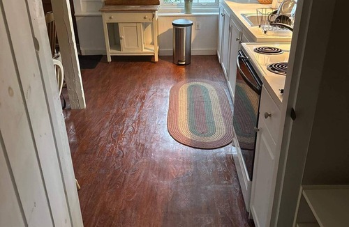 Peterborough Apartment | Studio Apt with Full Kitchen. 1 minute stroll over picturesque bridge into town.