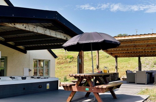 Devils Bridge House | Stunning villa for 12 people with hot tub, WIFI and pets allowed