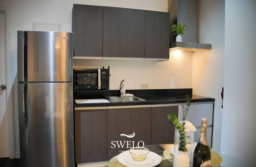 Downtown Condo | Stylish 2-bedroom condo with fitness room and near vibrant night life in Makati