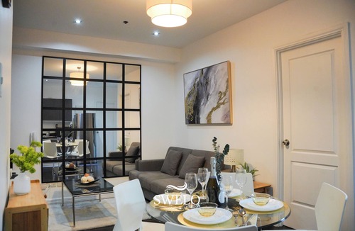 Downtown Condo | Stylish 2-bedroom condo with fitness room and near vibrant night life in Makati