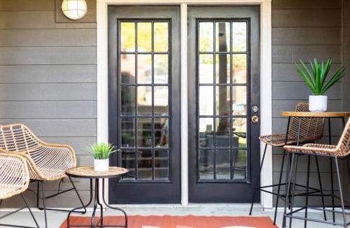 Rutledge Hill Apartment | Stylish Downtown Nashville 3 Beds, 1 Bedroom with Private Patio, Parking