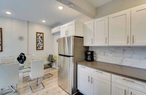 Harveys Lake Apartment | Stylish Harveys Lake Apt - Steps to the Water!