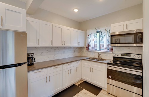 Harveys Lake Apartment | Stylish Harveys Lake Apt - Steps to the Water!
