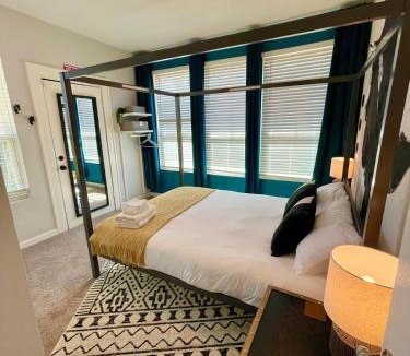 Oak Cliff House | Stylish Historic Home Near Bishop Arts 5 min