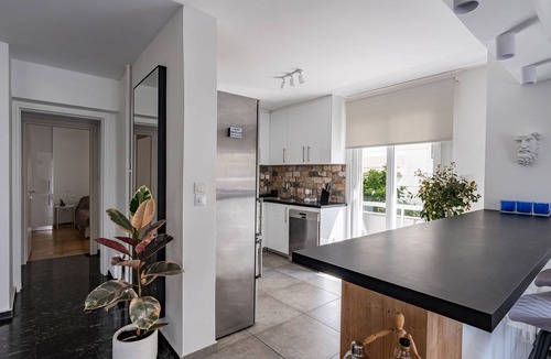 Palaio Faliro Apartment | The Black Marble - Sea View/2BR/1,5BA