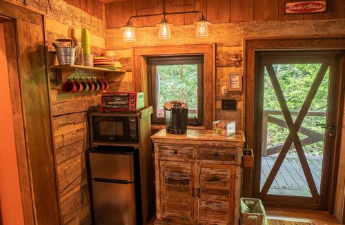 Goldbond Cabin | The Fishing Creek Cabin at Four Fillies Lodge