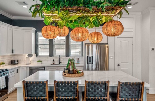 South Central Houston House | The Green Haus: Luxxe Cabana Rooftop Retreat