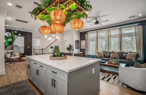 South Central Houston House | The Green Haus: Luxxe Cabana Rooftop Retreat