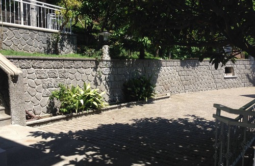 Mtsvane Kontskhi House | The house is located by the botanical garden, with access to the Cape Capebeach.
