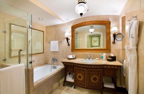 Agara Hotel | The Leela Palace Bengaluru