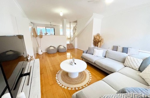 Scarborough House | The Scarborough Beach House - 500m from the Beach