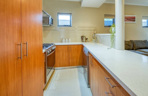 Stirling House | The Stirling Experience the Sea to City Lifestyle